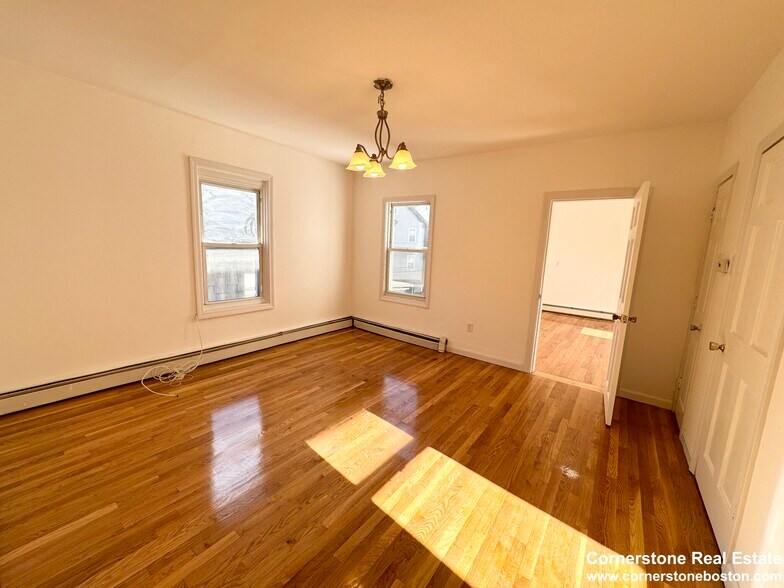 Building Photo - 49 Chestnut Ave