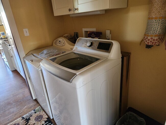 Building Photo - Furnished Room For Rent- Talmadge Dr./ Kensington