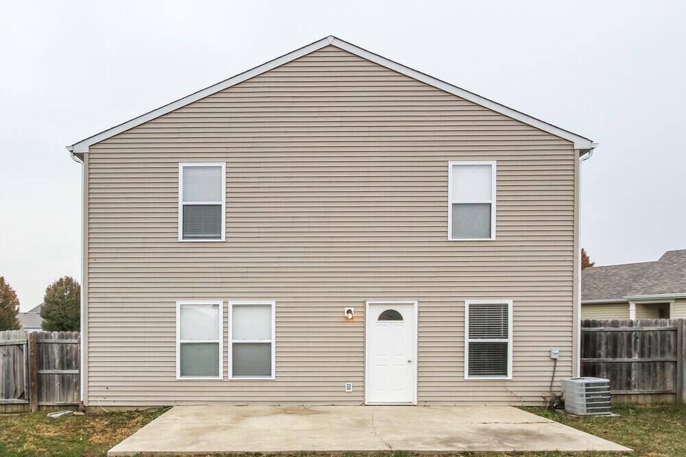 Building Photo - 8551 Bluff Point Dr
