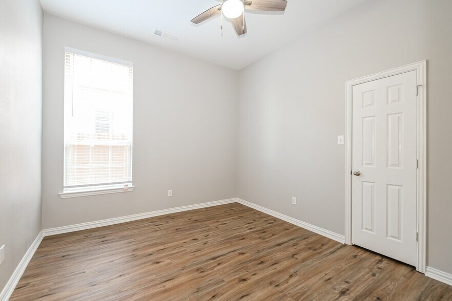 Building Photo - 1224 Wedgewood Dr