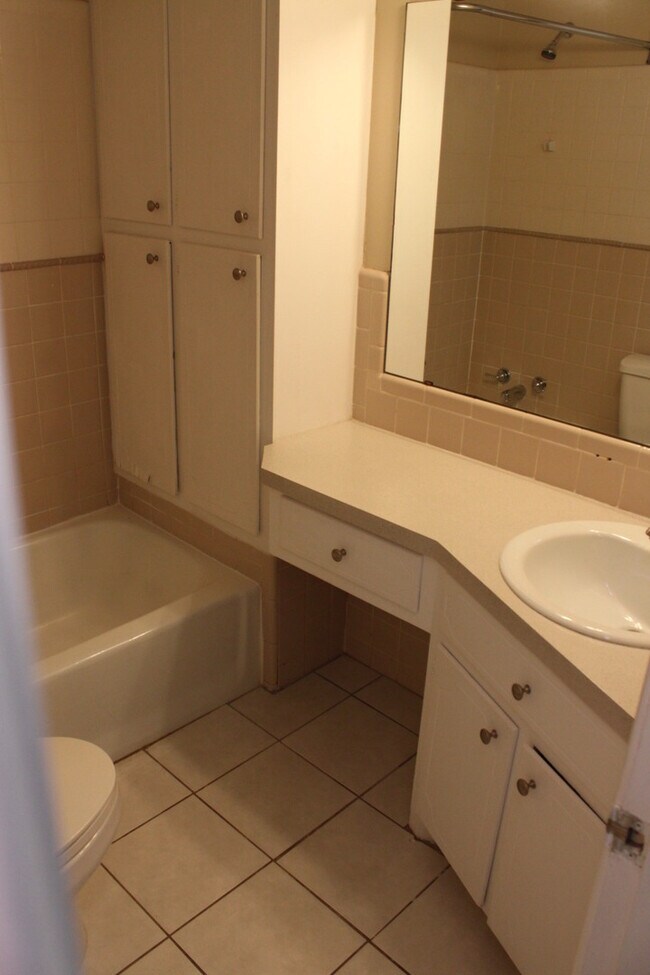 Building Photo - Available February. Large game room in back w/ electricity