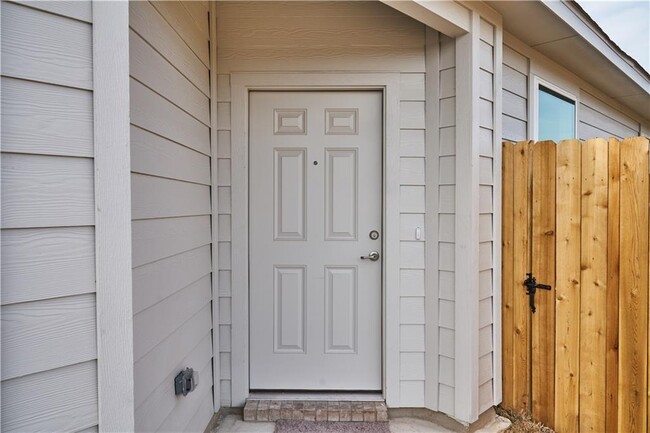 Building Photo - 816 Durness Dr