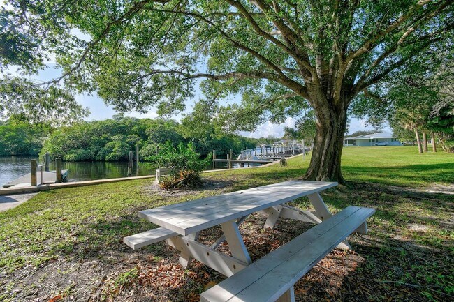 Building Photo - 1004 Stillwater Dr