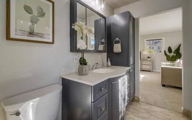 Building Photo - Spacious Single Family Home