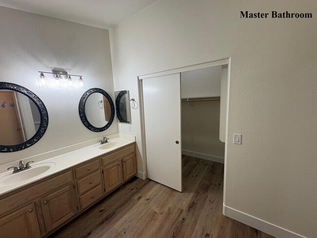 Building Photo - 461 E Pinto Dr