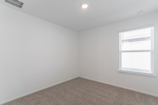 Building Photo - 24314 Pebble Cres Ln
