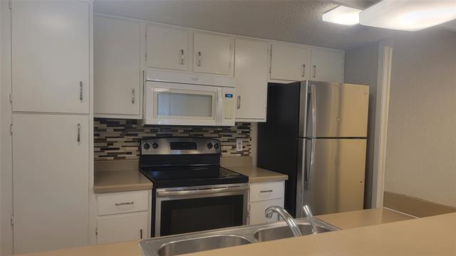 Building Photo - 4615 Country Creek Dr