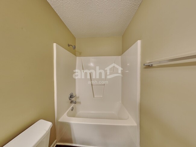 Building Photo - 1004 Moat Ct