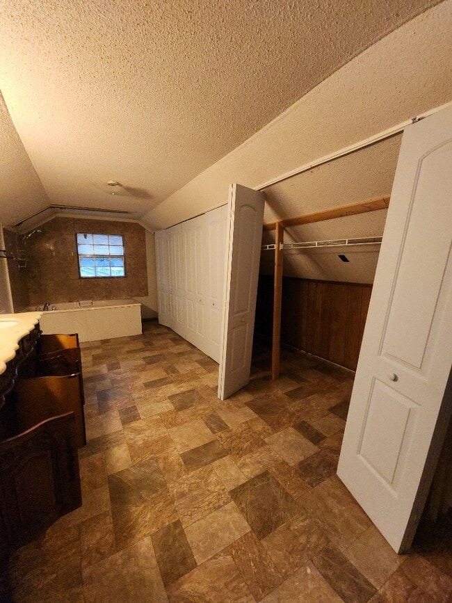 Building Photo - 172 Blair Rd