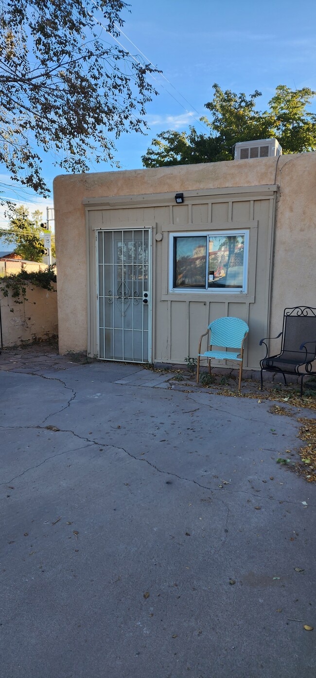 Building Photo - 631 Lafayette Dr NE