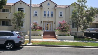 Building Photo - 300 E Providencia Ave