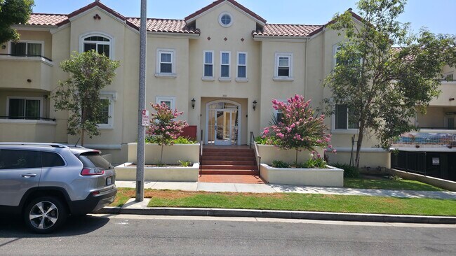 Primary Photo - 300 E Providencia Ave