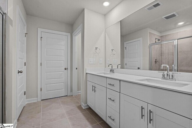 Building Photo - 403 Redear Rd