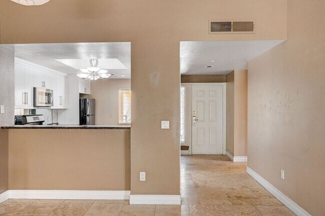 Building Photo - 210 E Flamingo Rd