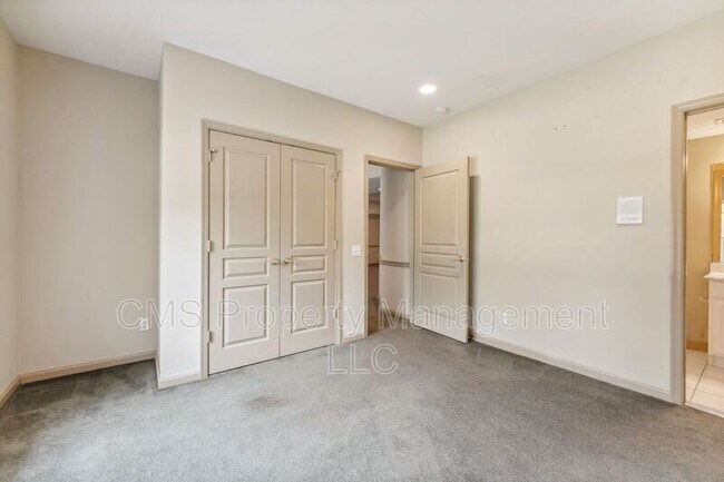 Building Photo - 44 Equestrian Way