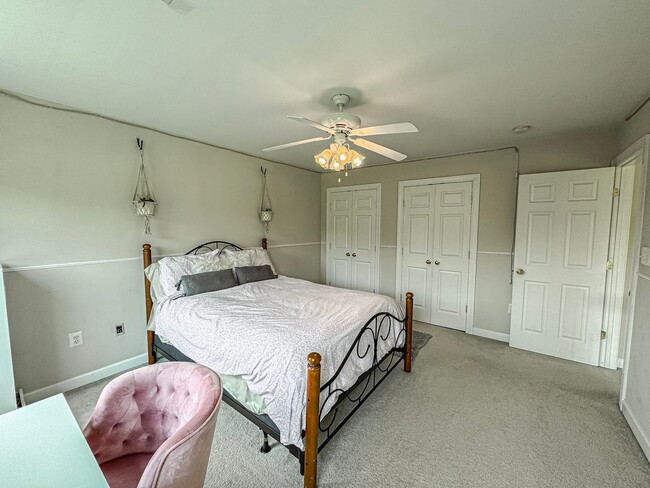 Building Photo - Fantastic 4 Bed 2.5 Bath Single Family Hom...