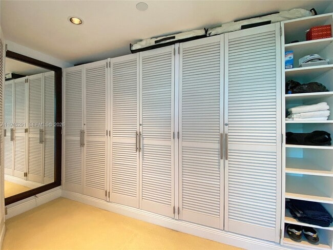 Building Photo - 1200 Holiday Dr