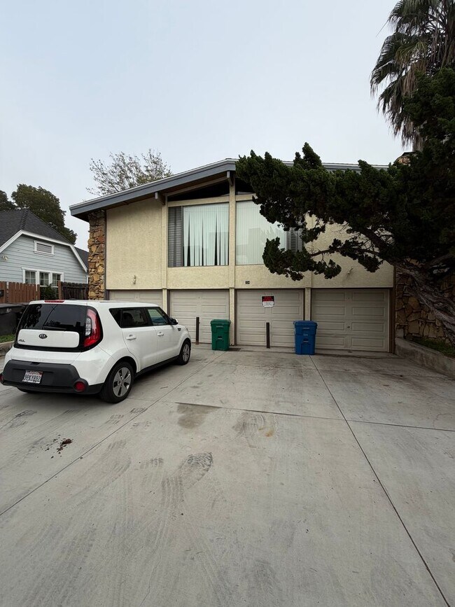 Building Photo - Newport Ave