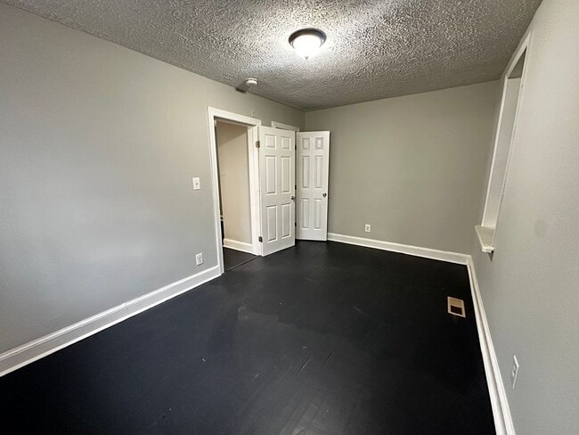 Building Photo - 4632 Hillside Rd SE