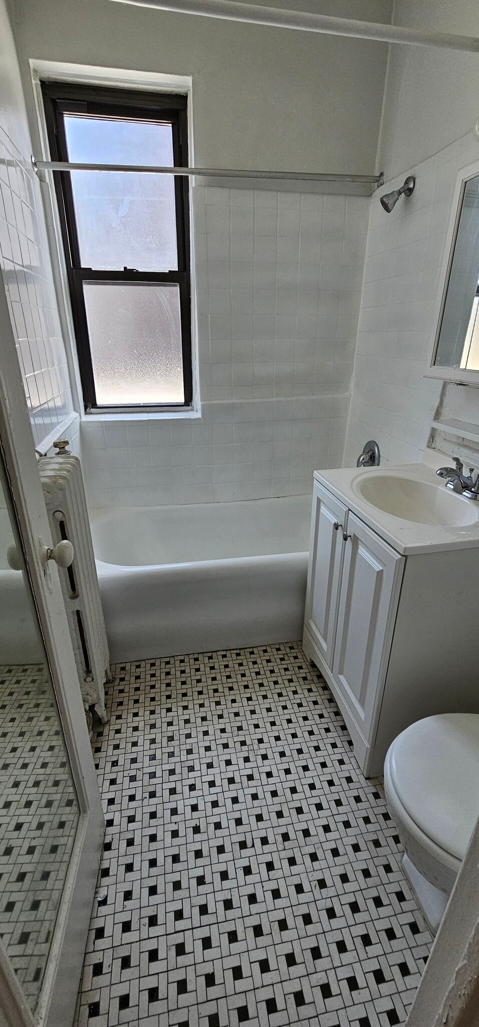 Building Photo - 429 W Wellington Ave