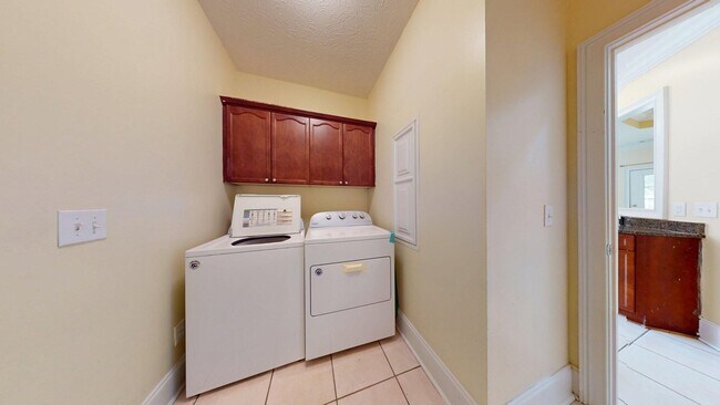 Building Photo - Cloverbrook in Auburn -