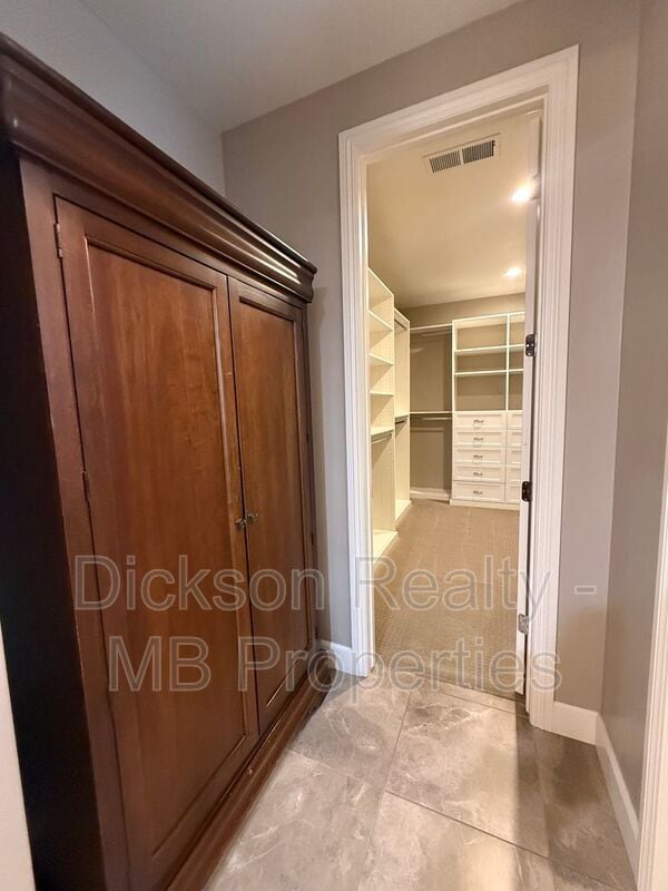 Building Photo - 3325 Show Jumper Ln