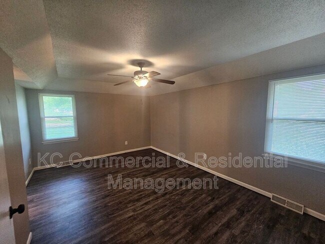 Building Photo - 10013 N Harrison Dr