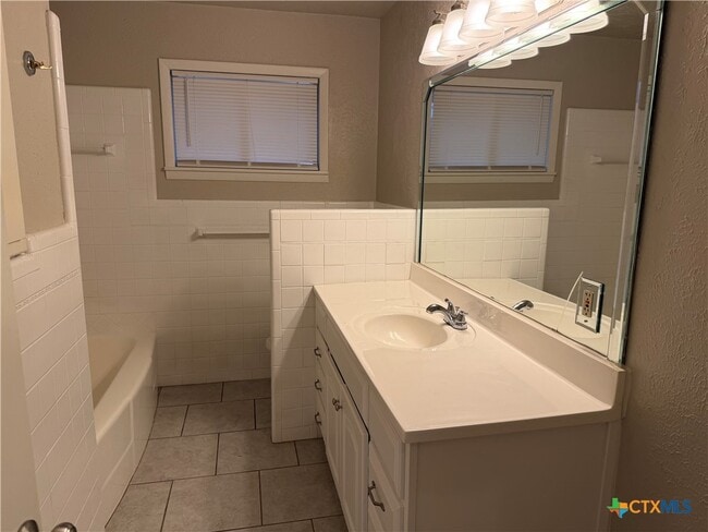 Building Photo - 904 Palmetto St