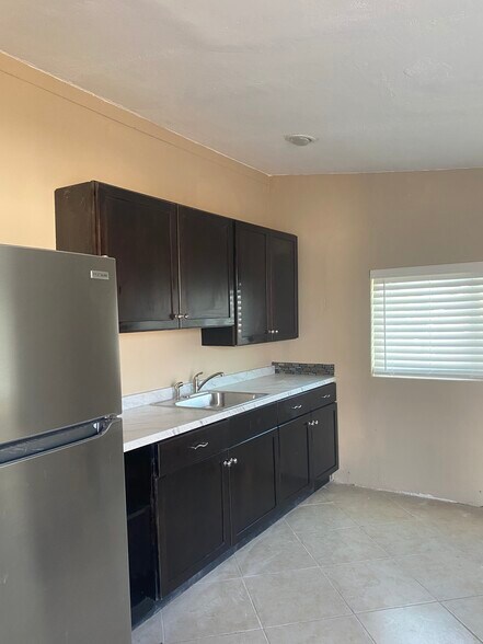 Building Photo - 6627 S 22nd Pl