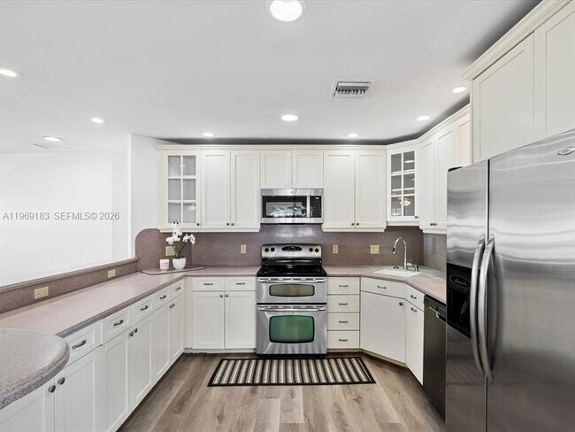 Building Photo - 8 SW 11th St