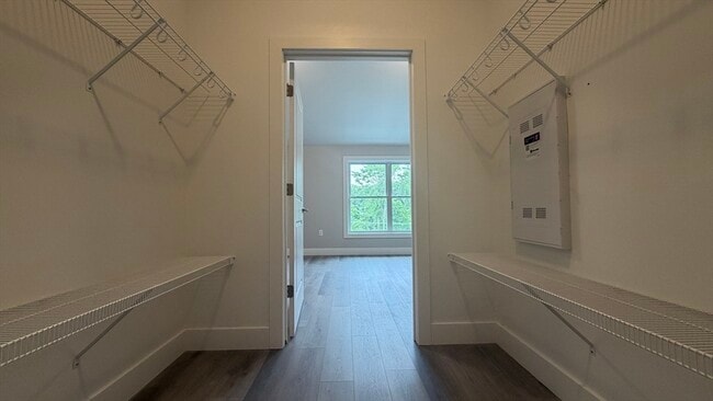 Building Photo - 251 Sladen St
