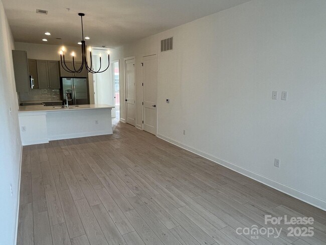 Building Photo - 19546 Greentree Way