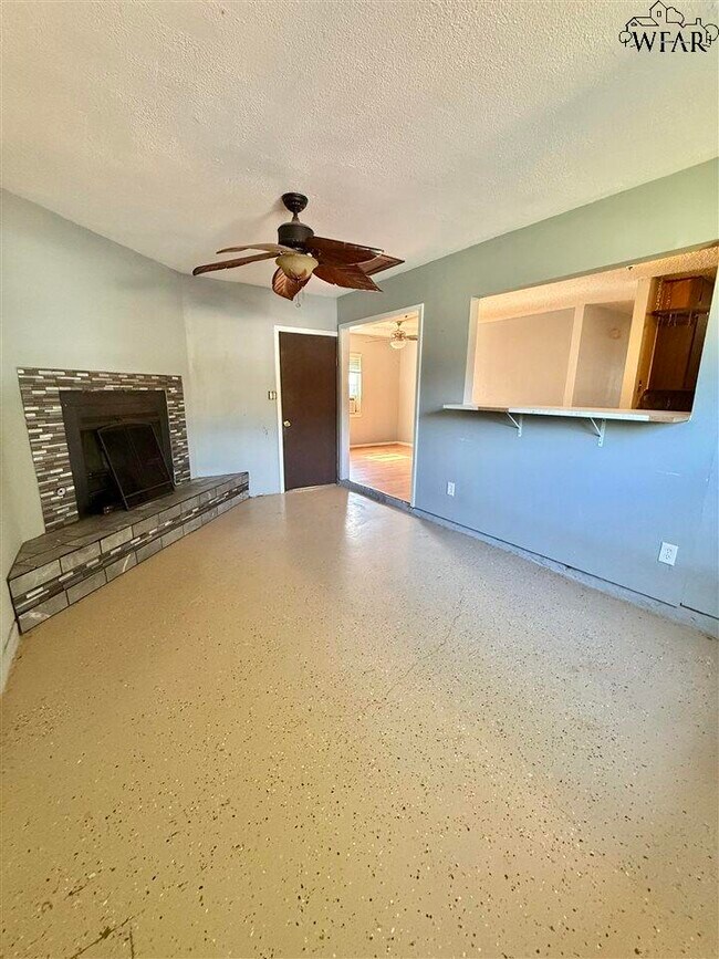 Building Photo - 1405 Tanbark Rd