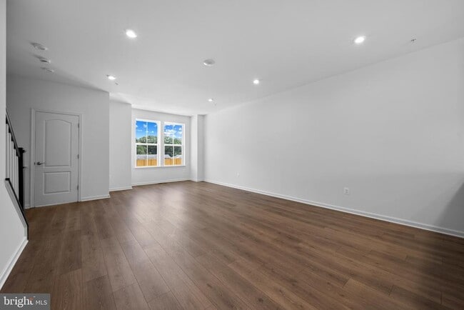 Building Photo - 8263 Longford Rd
