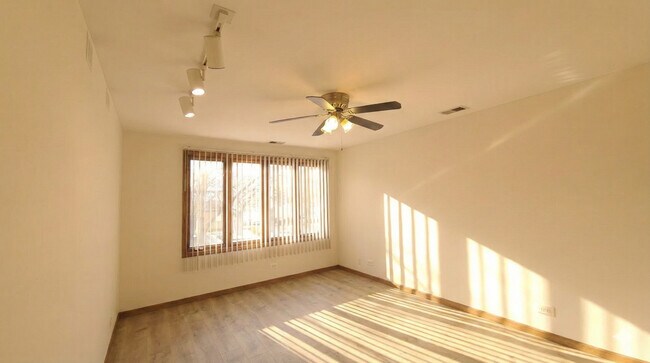 Building Photo - 445 W 37th St