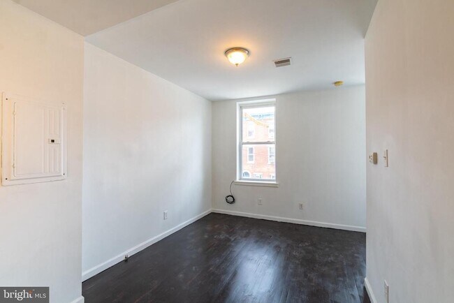 Building Photo - 305 N 41st St