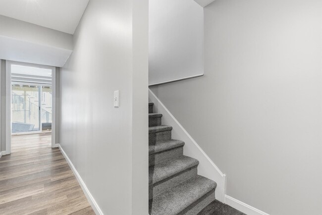 Building Photo - 6 Mulberry Ln