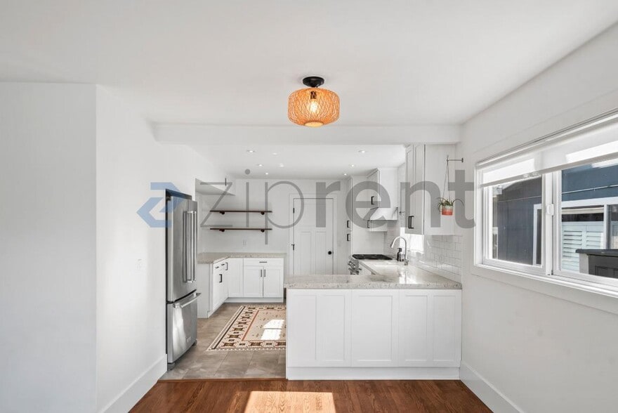 Building Photo - 1545 Crespi Dr