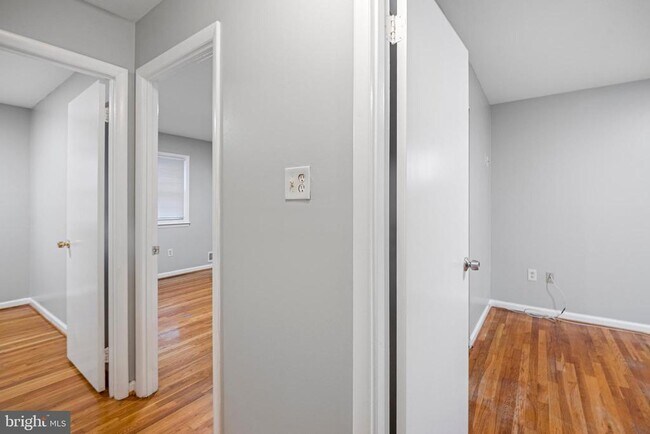 Building Photo - 4111 Landgreen St