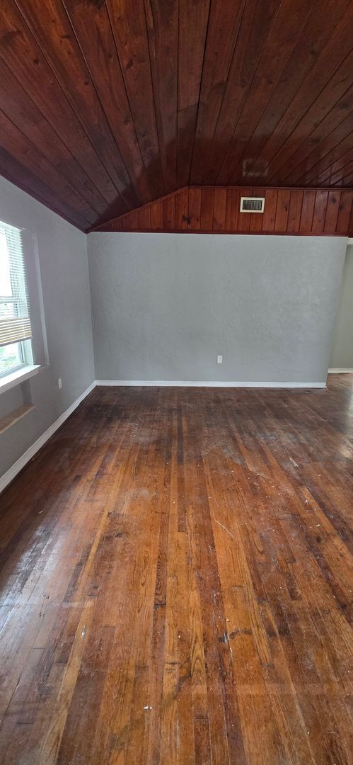 Building Photo - ONE BEDROOM ONE BATHROOM NEWLY RENOVATED A...