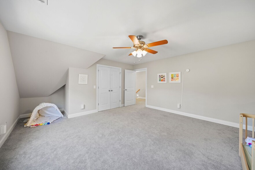 Building Photo - Spacious Home in Solamere Subdivision