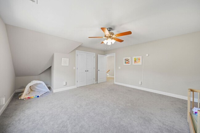 Building Photo - Spacious Home in Solamere Subdivision