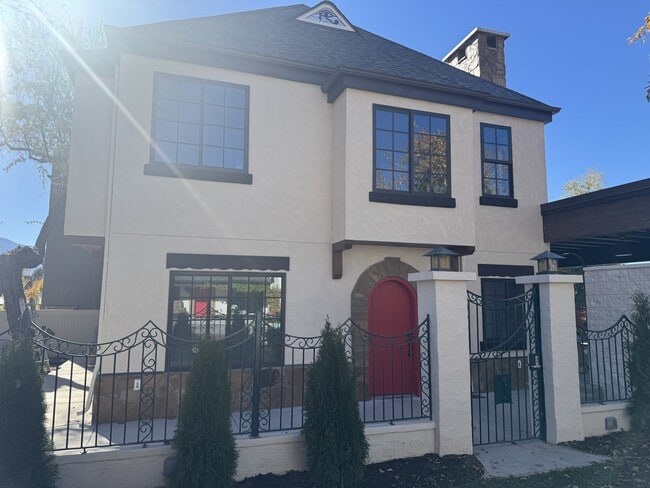 Building Photo - 4621 Locust Ln E