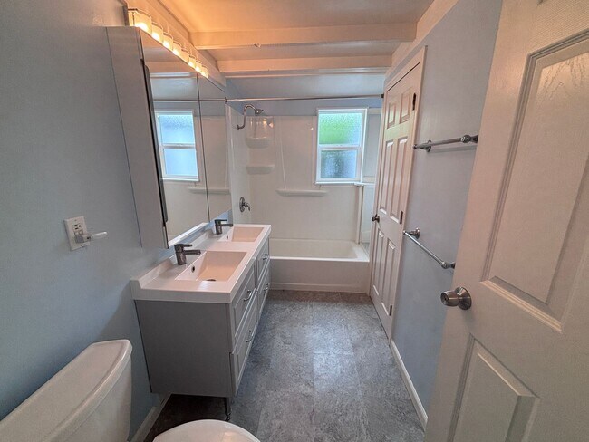 Building Photo - CUPERTINO-charming Eichler house for rent in the heart of Cupertino