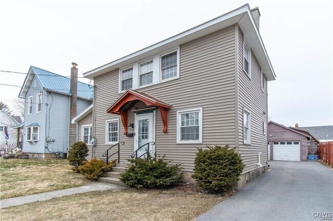 Building Photo - 215 Francis St