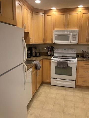 Building Photo - 304 Manor Ter