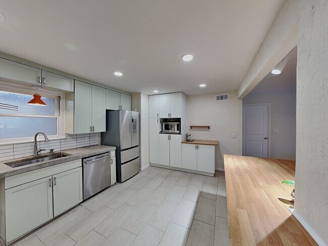 Building Photo - Move in by 12/15/2025 and receive 50% off your first full month’s rent!