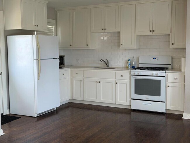 Building Photo - 6017 Sheridan Ave