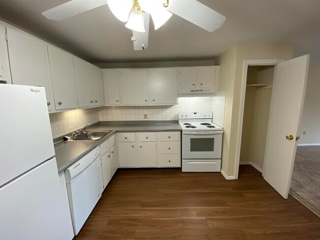 Building Photo - 95 Powers St