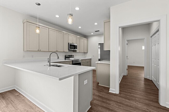 Building Photo - 2811 N Panama Ave